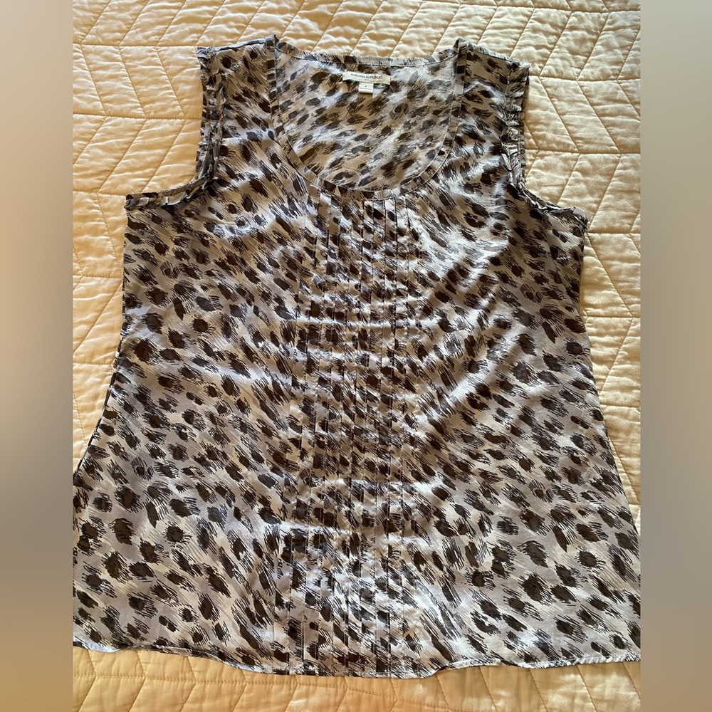 Banana Republic ladies blouse size Large